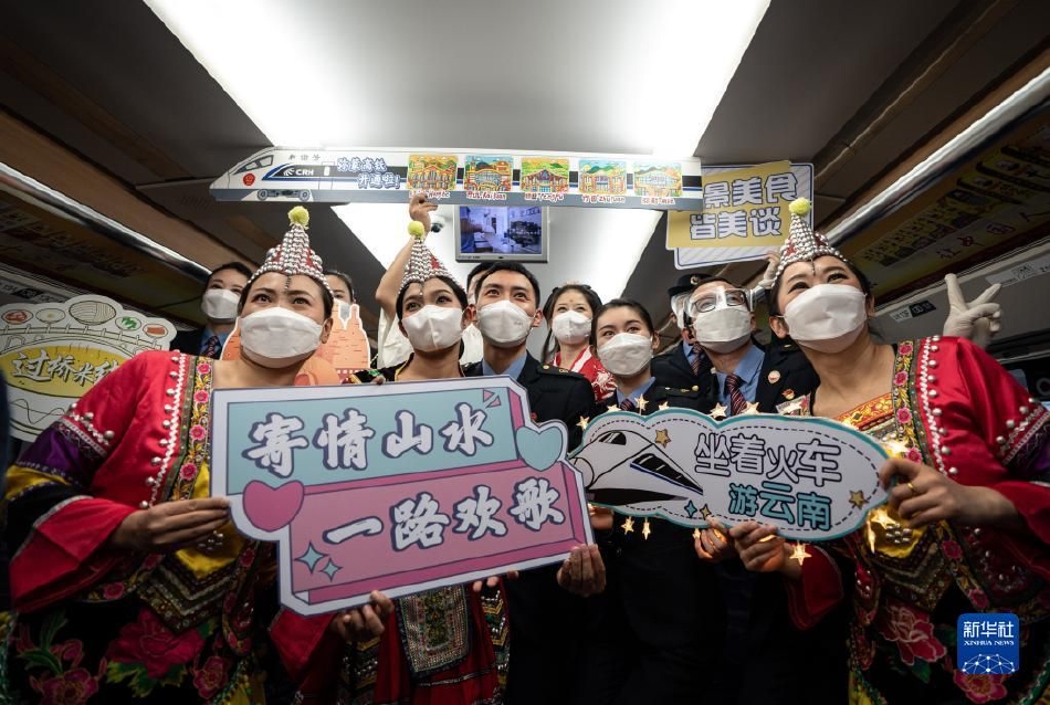 校花公交车被多人伦
