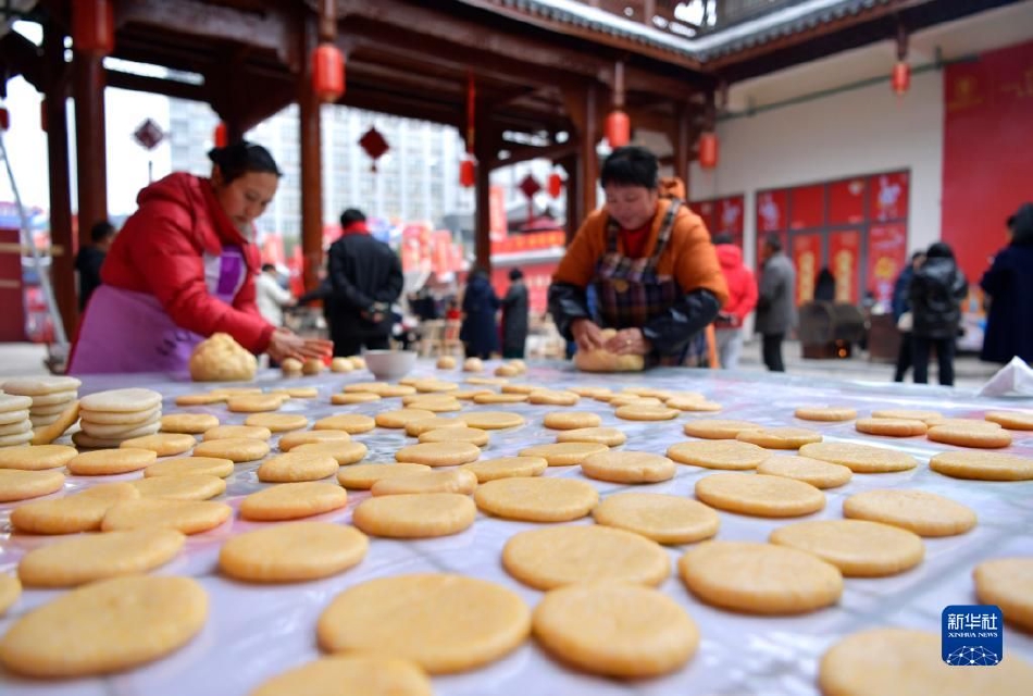 他将头埋进双腿间吮小核日本