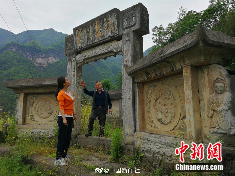公交车被多人伦 好爽
