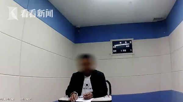 裸交     老妇
