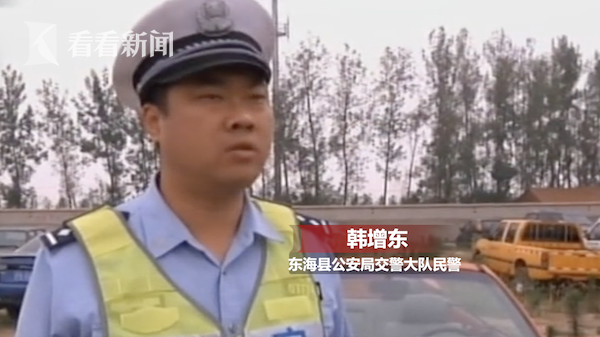 女人趴下脱了内裤光着屁股喷白