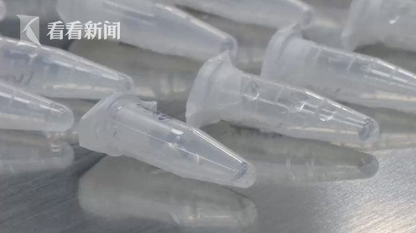 女子被粗大的 巴捣出白浆