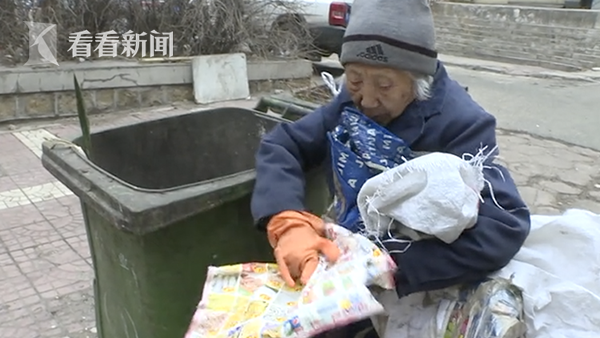 老师解开胸罩喂我吃奶