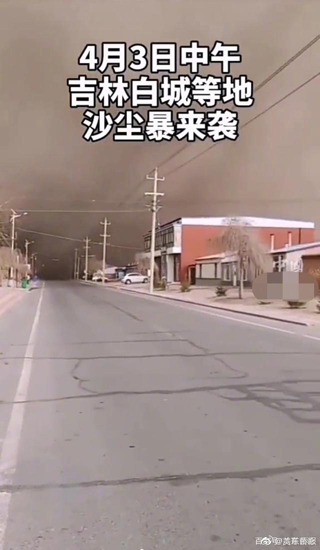 趁小表妺洗澡玩她捏她的胸