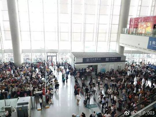 男生互摸jiji秘 无短裤网站