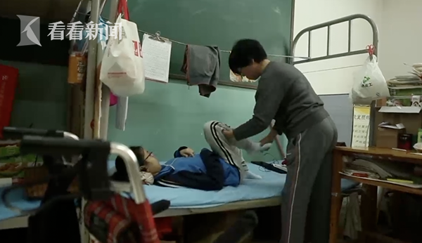 播放中国熟女家庭乱伦网