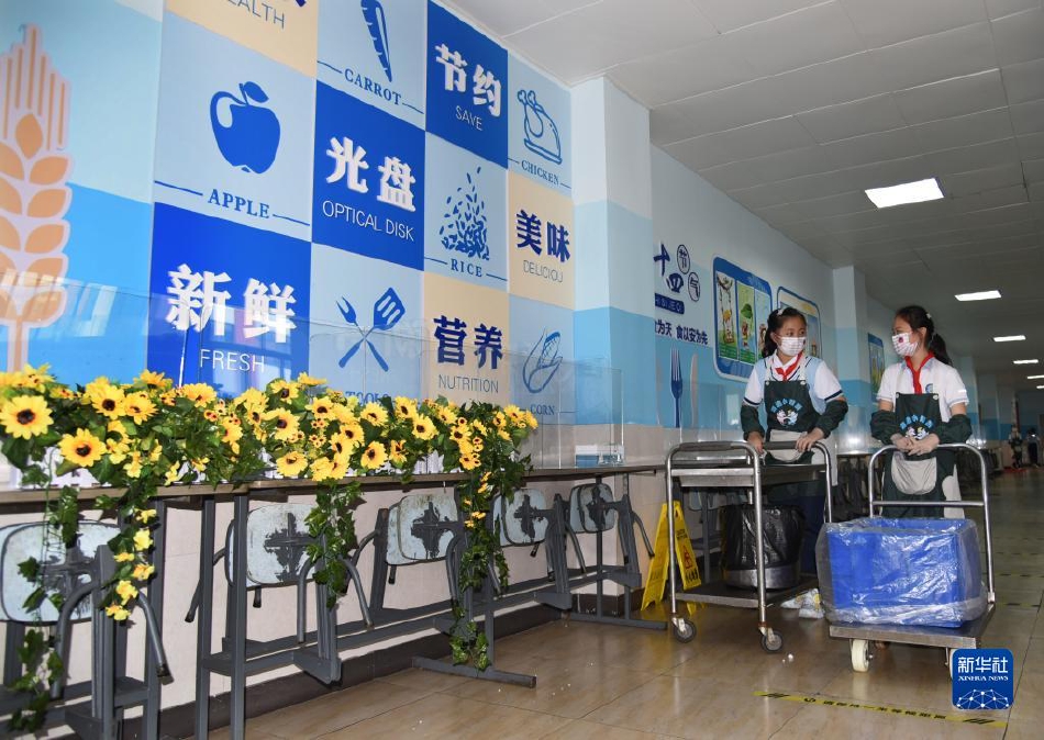 女扑扒开 让客人添