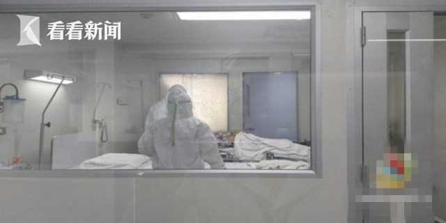 女人扒开尿口让男人捅