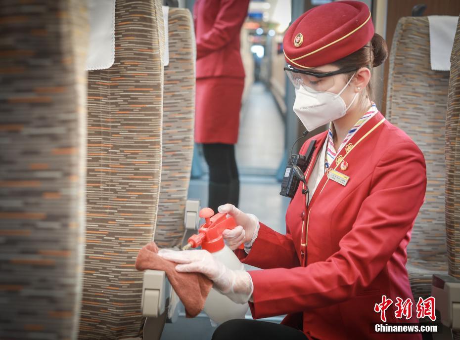 荷兰色情巜做爰强壮公牛阿德里安