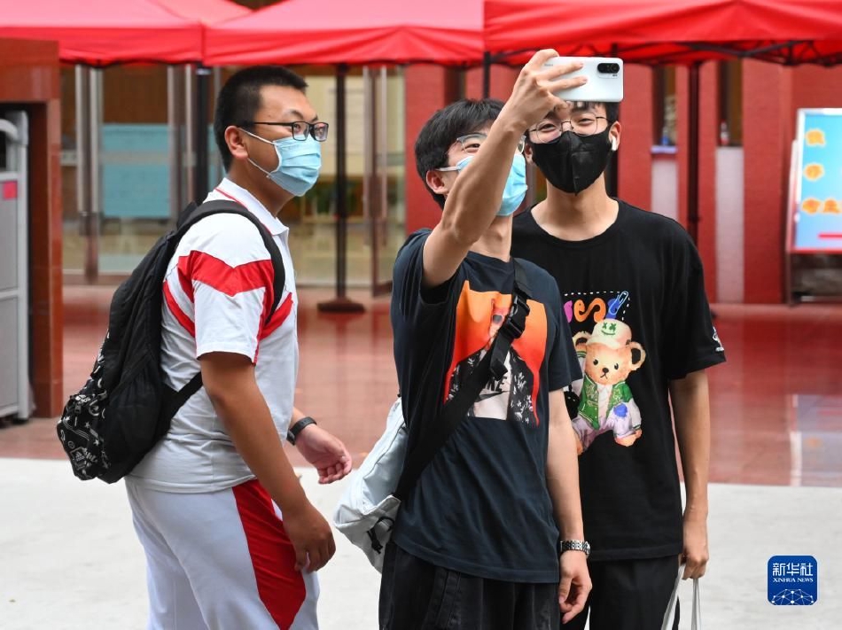 无遮挡裸光屁屁打屁股男男