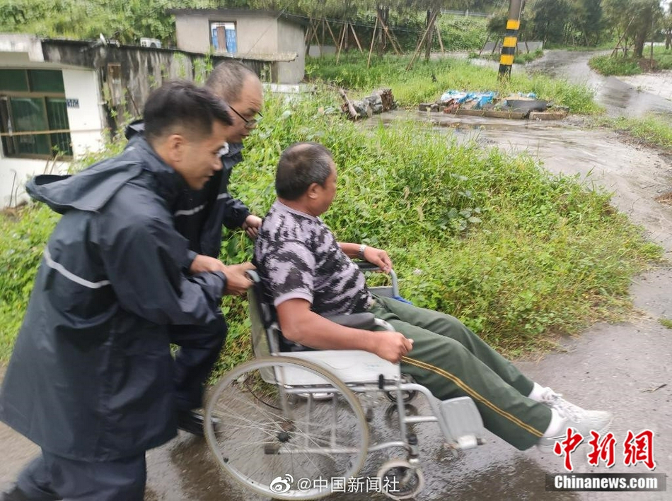 外国小伙与老妇操逼