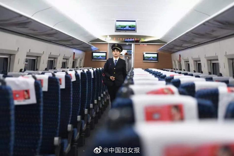 中國人大奶妹揉胸自拍