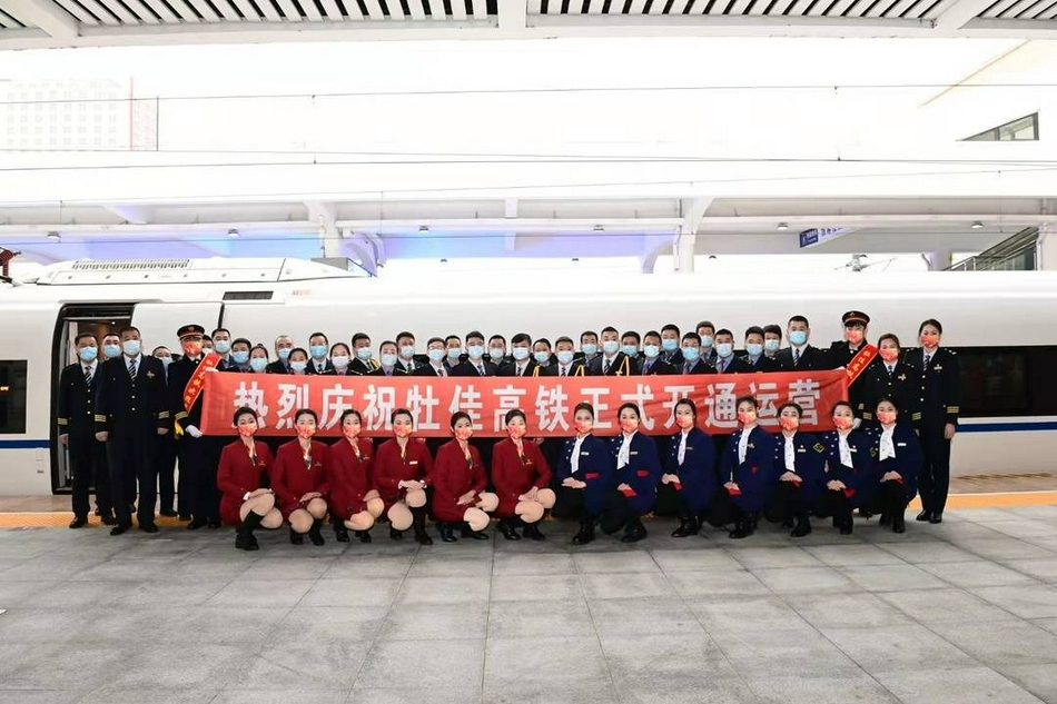 男女性爱吮乳视频