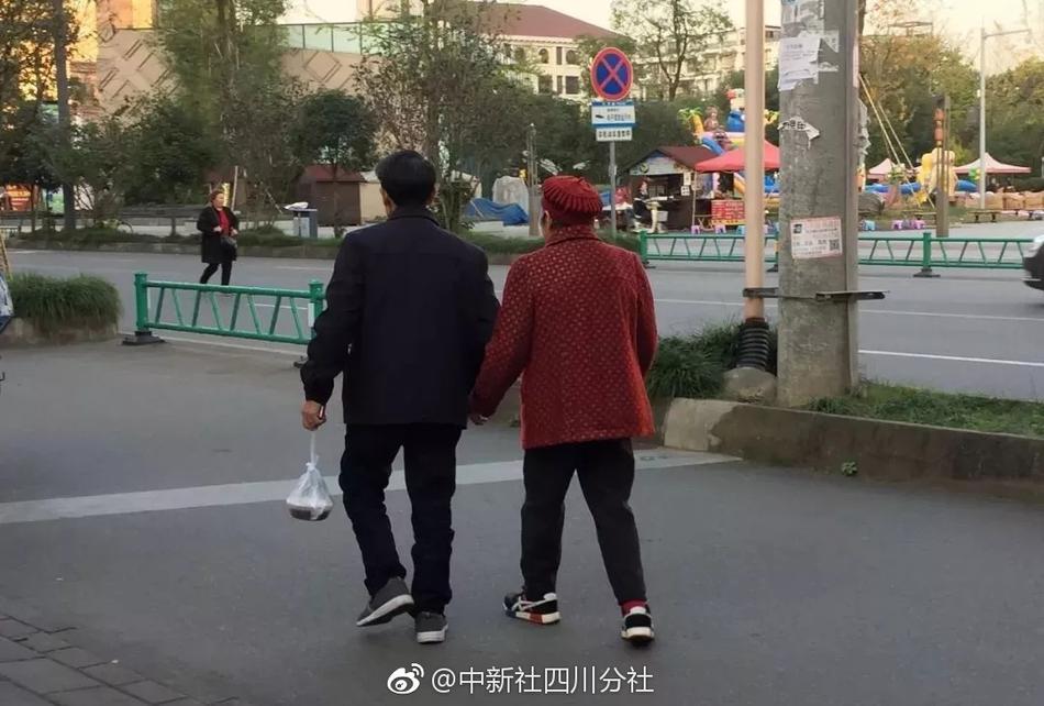中国美女黄色直播网