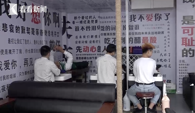 打开黄色电影。