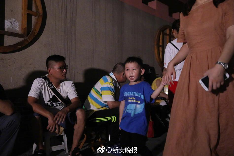 巜一边亲一边摸下奶韩剧