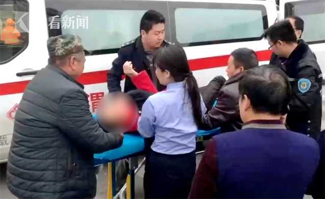 班长让我吃她胸 摸她奶