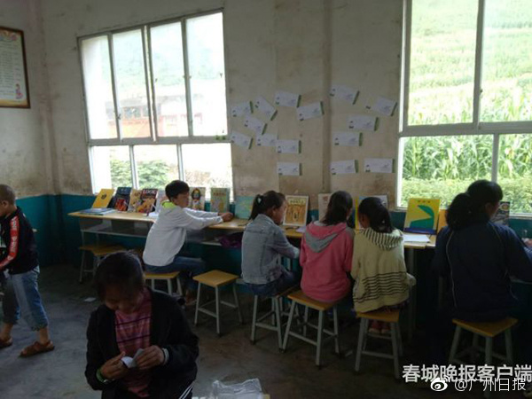 女人扒开腿秘 让男人爽桶