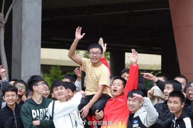 国模大尺度人体私拍