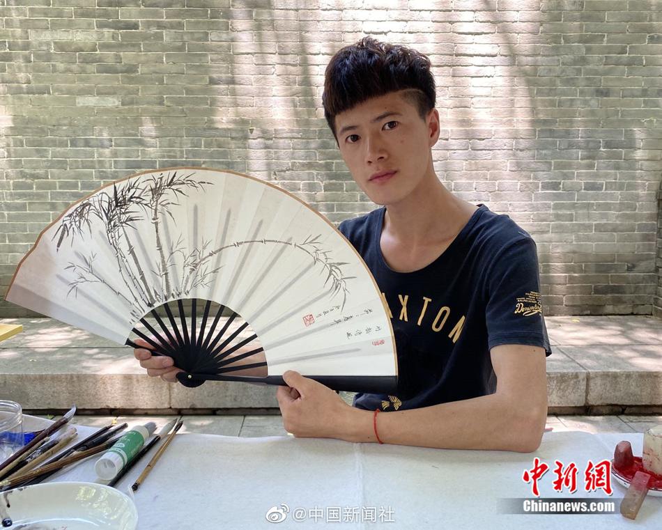 兄妹蕉谈林予曦