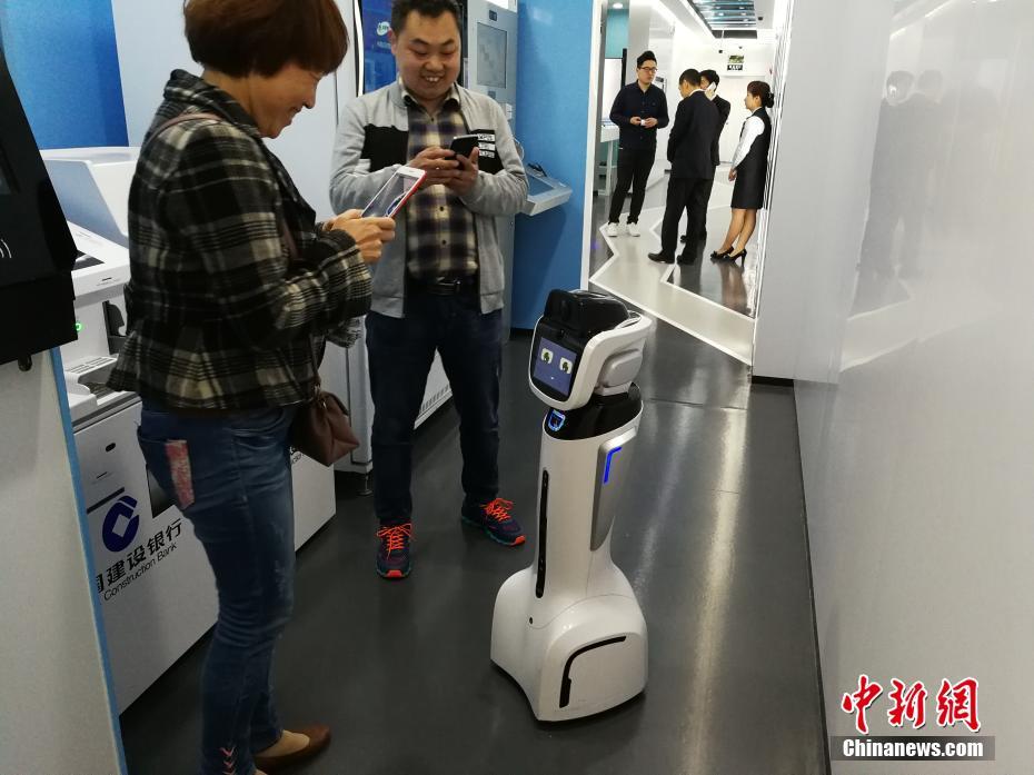 荷兰色情巜做爰强壮公牛阿德里安