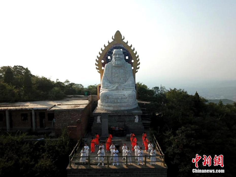 青青草原亚洲