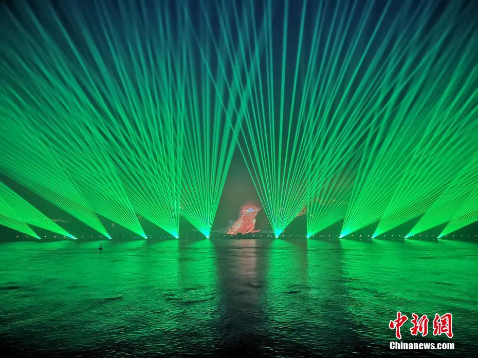 两个男的大jiji摸硬了