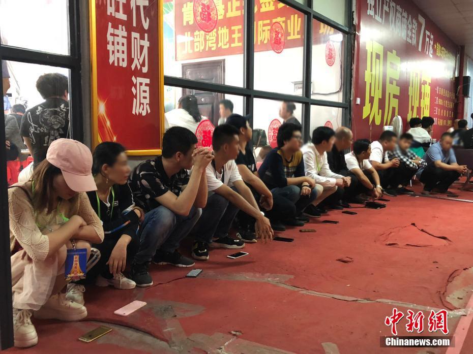 美女被 到爽 流触手