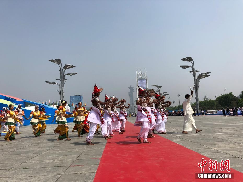 成人亚洲A片V一区二区三区蜜月