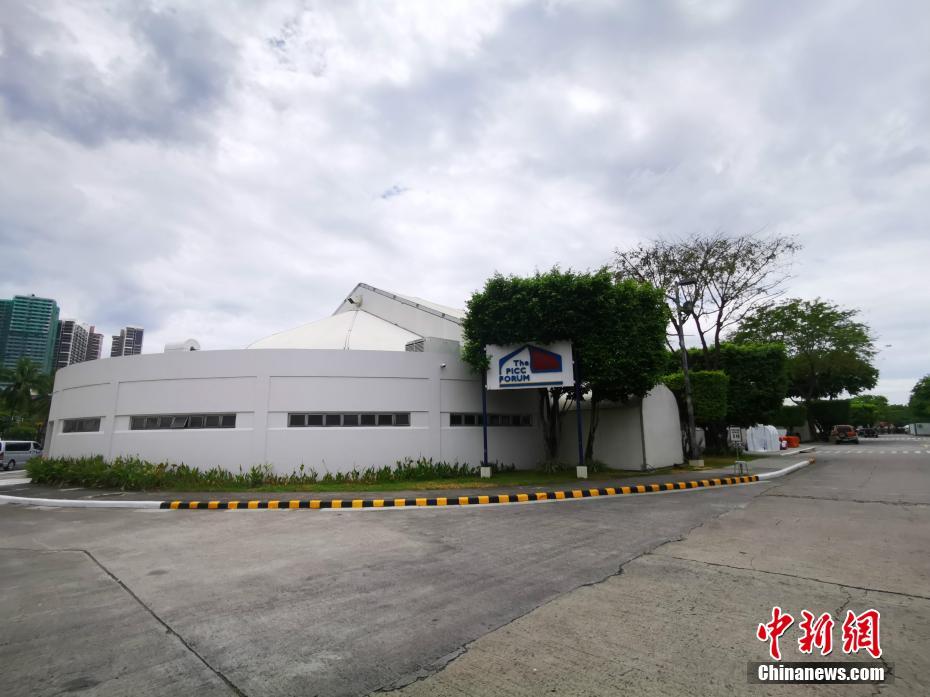 娇妻被猛男老外玩三p5