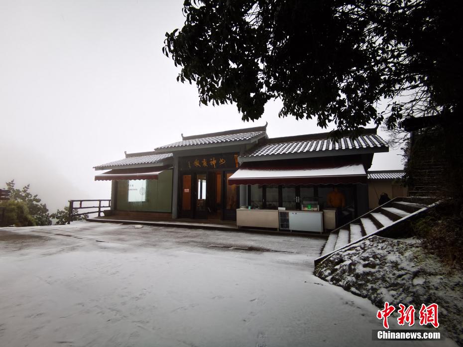 色噜噜狠狠色