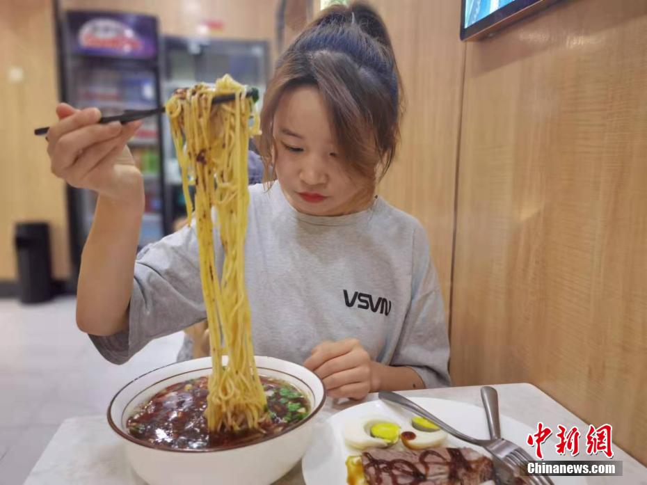 女扑扒开 让客人添