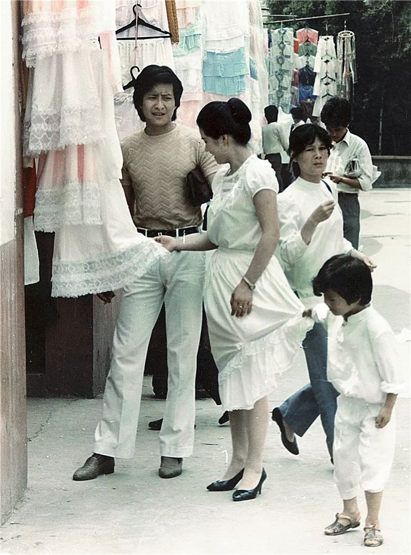 成年人夫妻黄色三级片