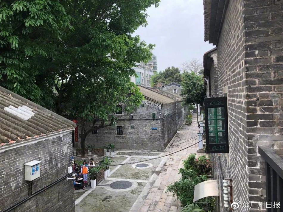家庭乱伦史日屄视频