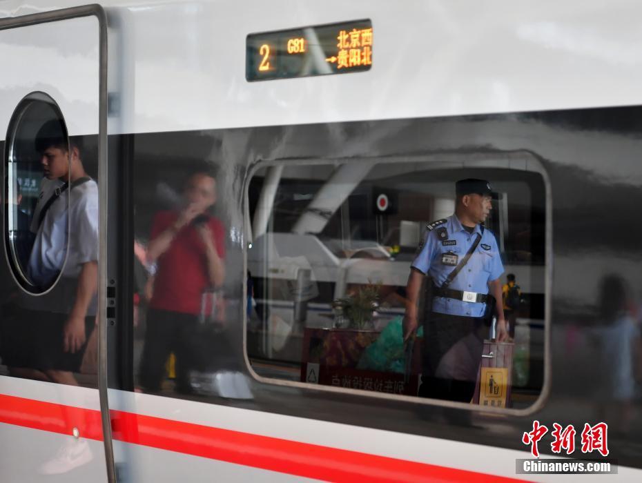 黑人巨屌大战尤物久久