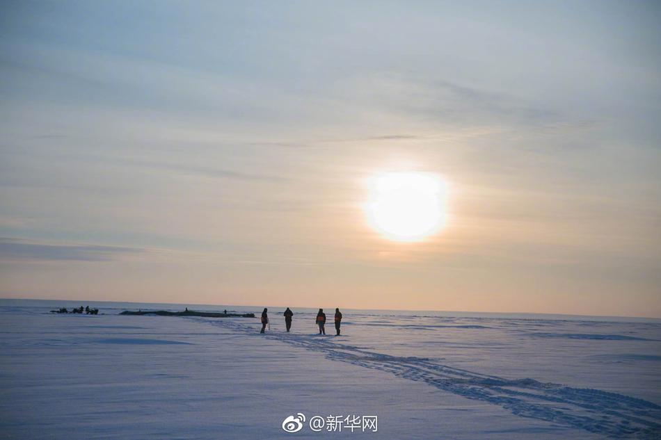 玩街拍看喧嚣芳华 美图看看共享夏天回忆