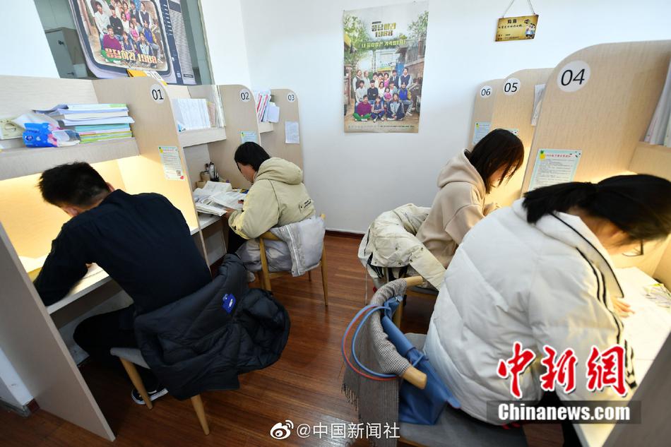 女性脱 给我揉 的拉屎动漫