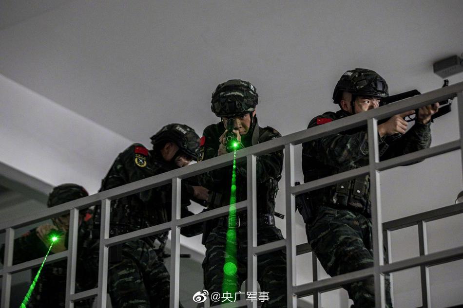一女老师三级片拍拍