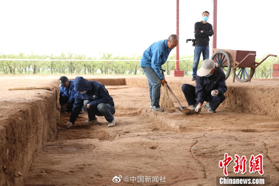 穿越火线关小雨拔萝卜