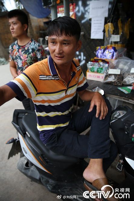 辣模裸泳