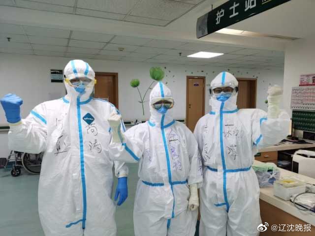 老师让我吃她胸 摸她奶电影