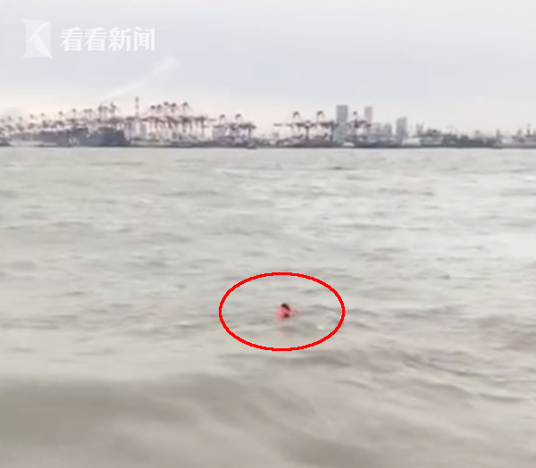 公交车伦流澡到高潮视频