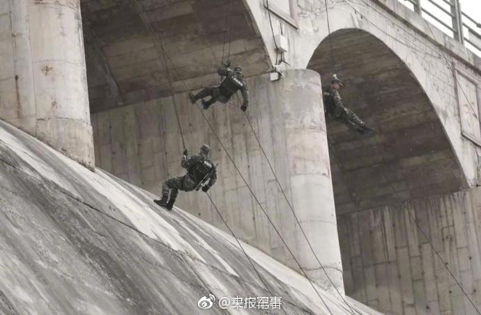 武警GaysexChina武警GAy中国