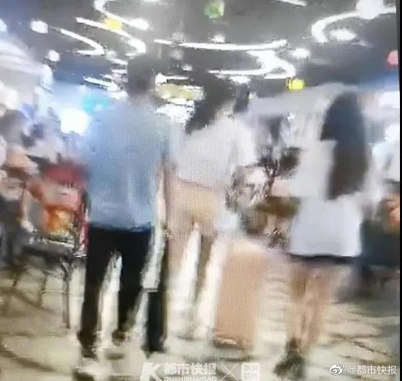 Chlnese乱子伦裸体沙滩