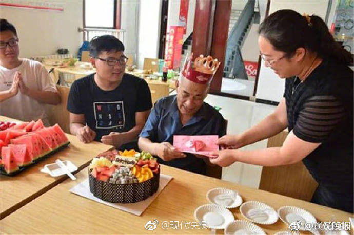女奥特曼被 到爽羞羞动态
