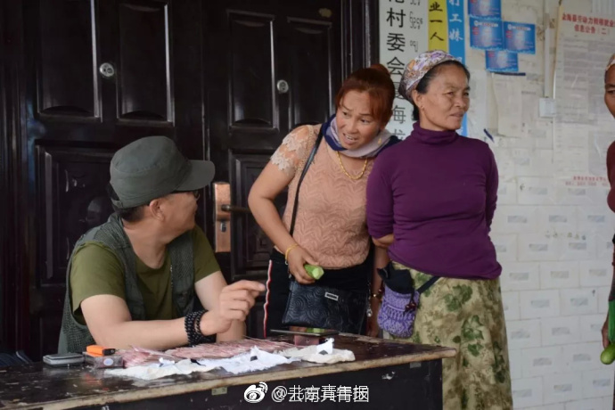 别揉我胸 啊 嗯公共场合呢