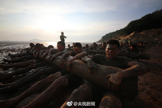 别揉我胸 啊 嗯～接吻