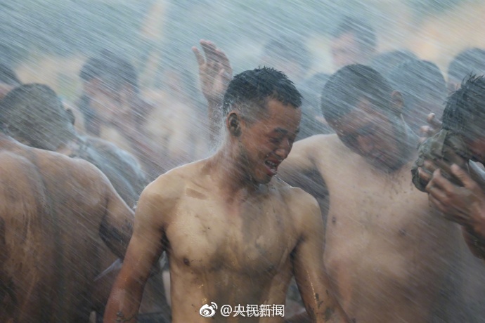 美女的腳