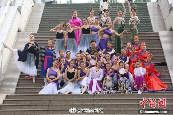 老师好紧 开裆蕾丝内裤男