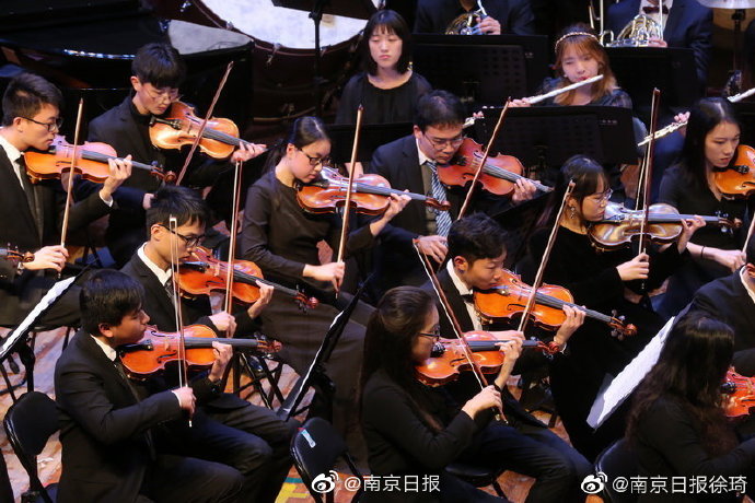 欧美美女喷视频在线